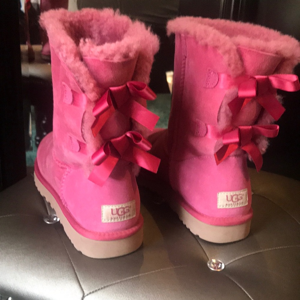 Pink bow uggs